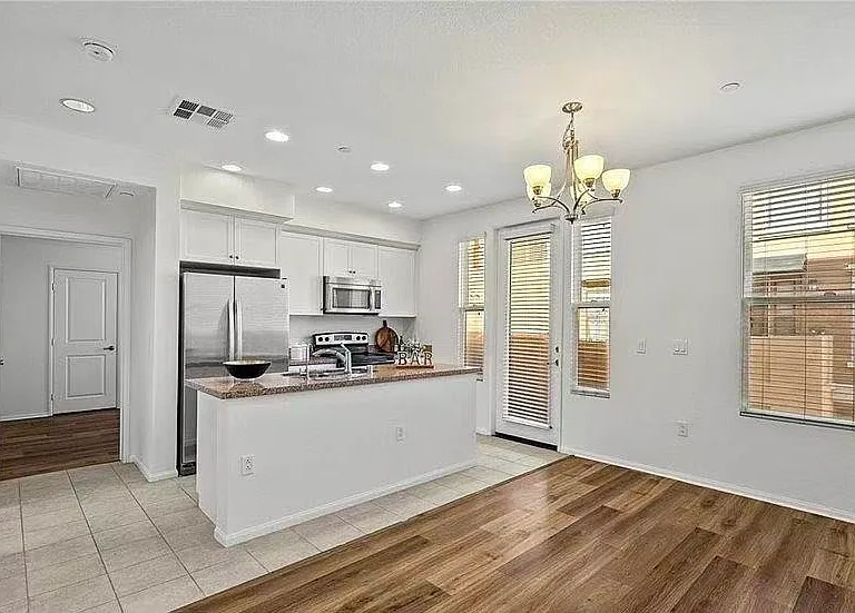 410 W Main St — Photo 4