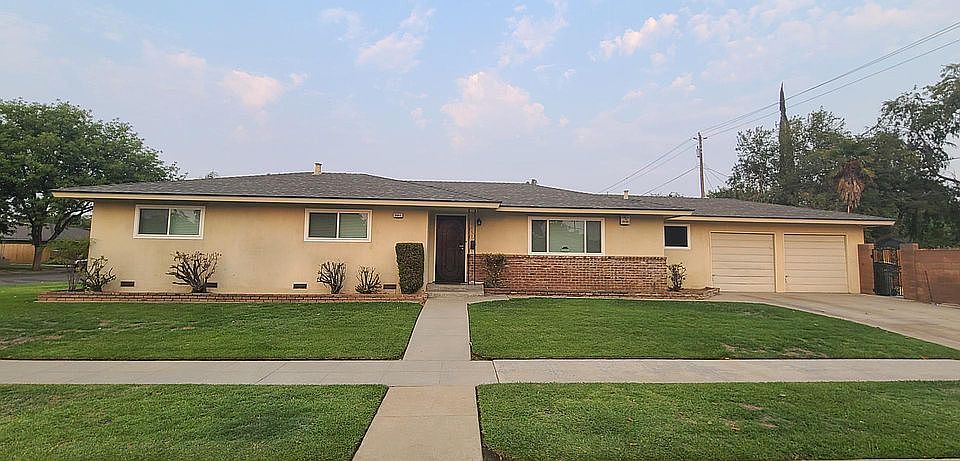 Corner House, All New Double Pane Windows, Double Garage