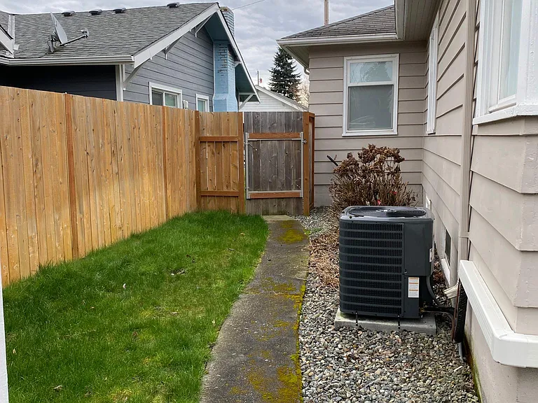 225 F St SE — Photo 26