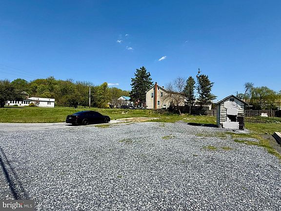 3rd image of 469 Hill Rd