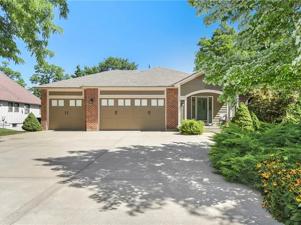 6925 Lakeshore Dr, Raytown, MO 64133