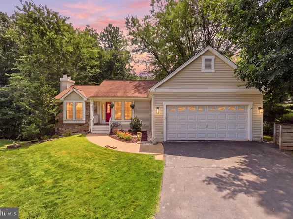 10799 Adare Dr, Fairfax, VA 22032
