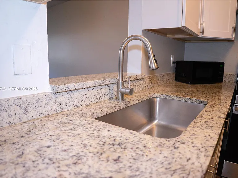 4240 Woodside Dr #4 — Photo 12