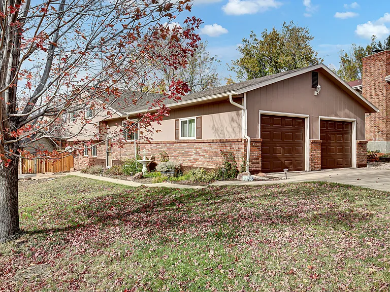 2990 Roche Dr S — Photo 2