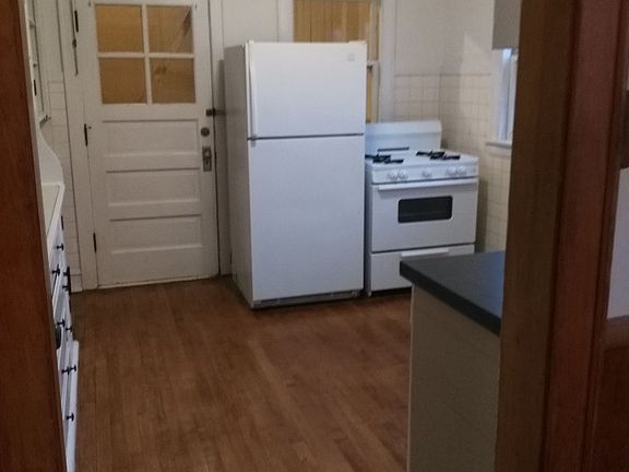 4th image of 3643 Clinton Ave