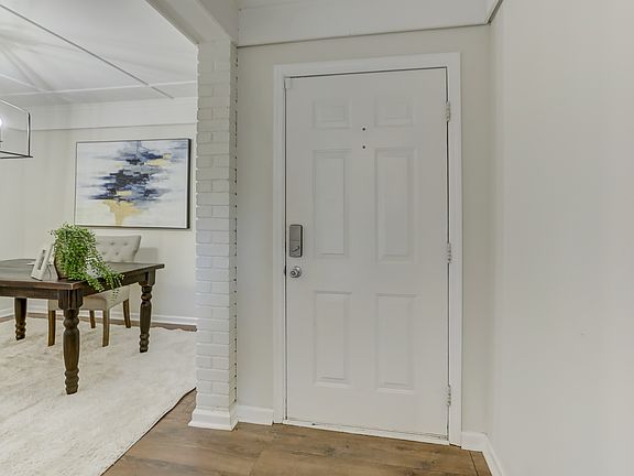 5th image of 3325 Eastwood Dr