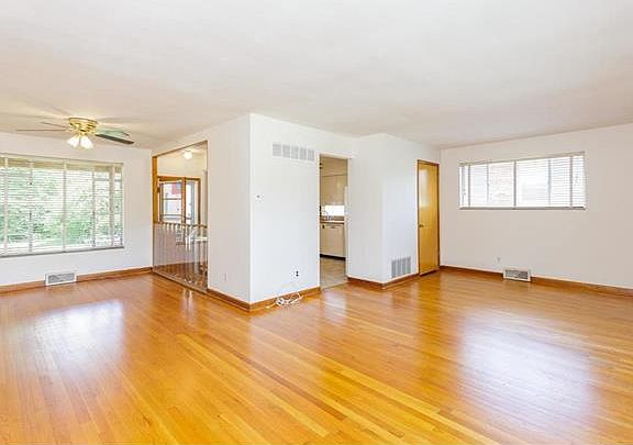 4th image of 8153 Parkridge Dr