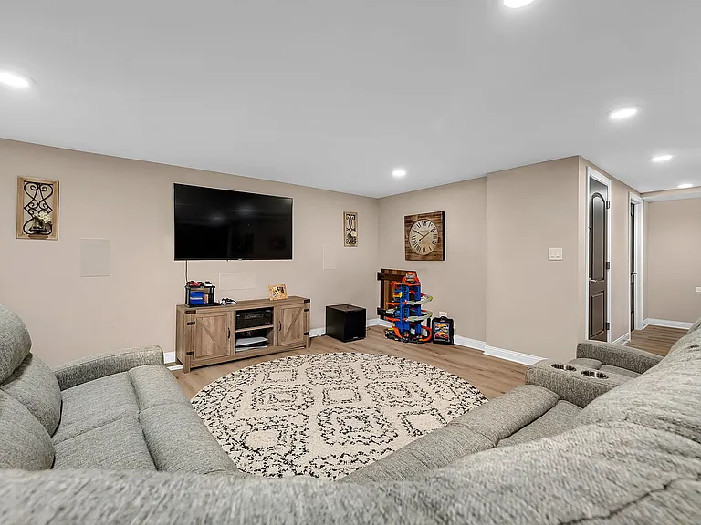 Berkhansted Ct — Photo 31