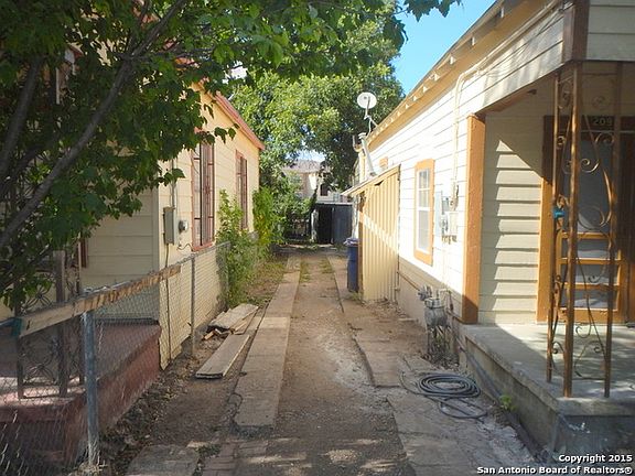 4th image of 209 Pendleton Ave