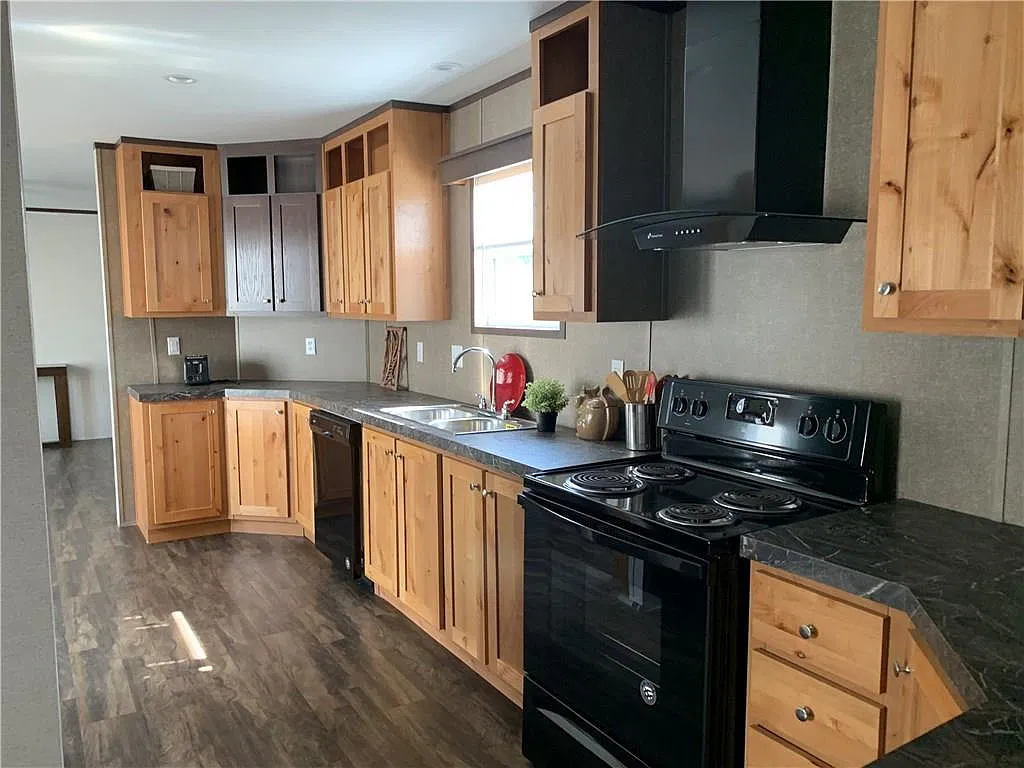 3 bed, 2.0 bath, 1152 sqft, $1,325 — Photo 3