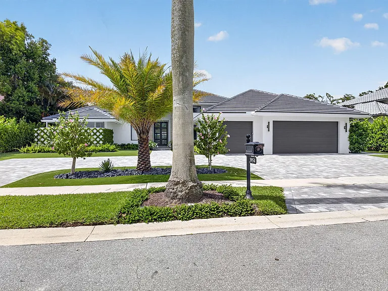 3954 NW 52nd St — Photo 3