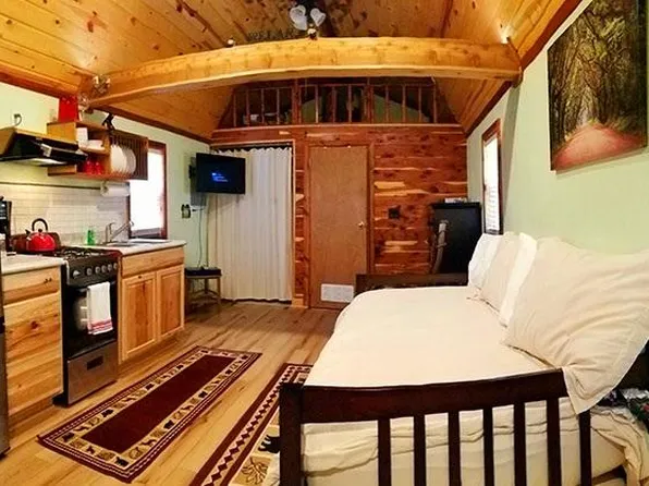 136 County Road 302 Cabin 5, Eureka Springs, AR 72632