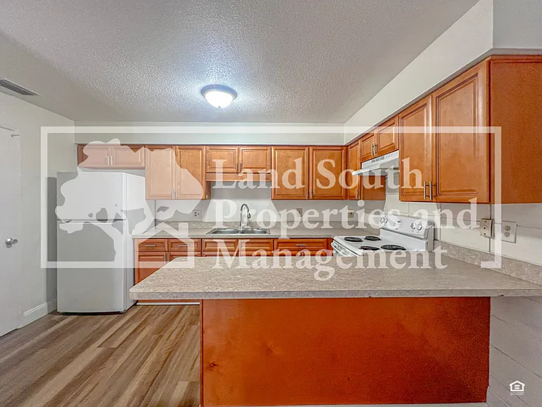 817 W Carole St #11 — Photo 3