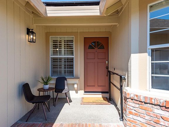 2nd image of 7997 Oakmont Drive