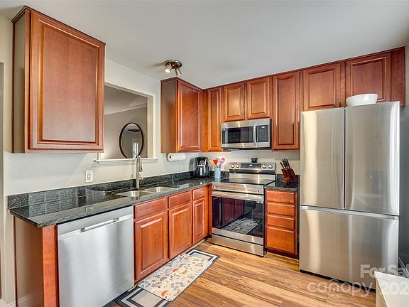 5th image of 1833 Fairlawn Ct