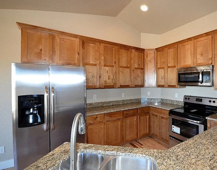 5 bed, 3.0 bath, 2875 sqft, $2,875 — Photo 3
