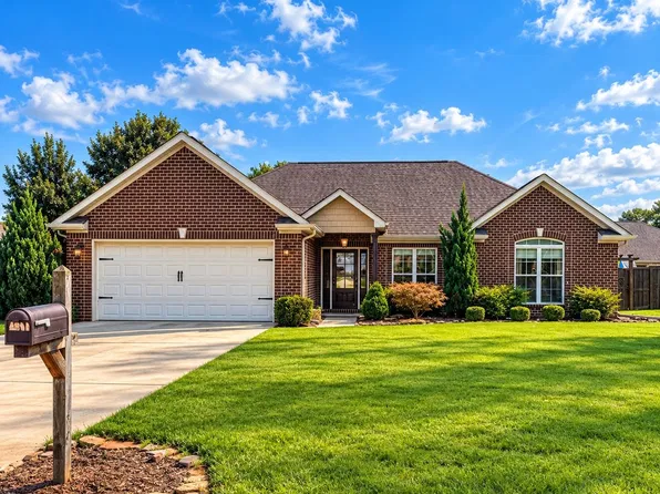 2012 Wildwood St, Muscle Shoals, AL 35661