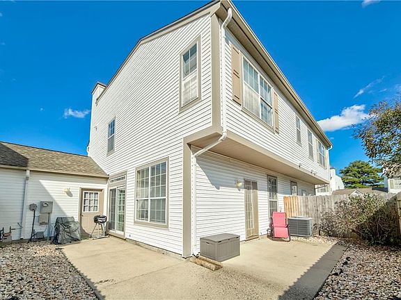 3rd image of 925 Lehman Dr