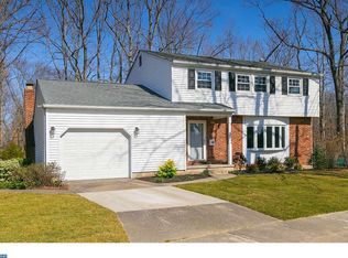 7 Gray Birch Ct, Turnersville, NJ 08012