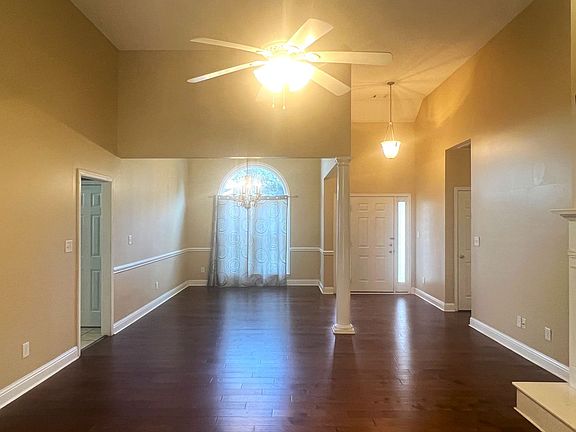 5th image of 220 Sugarloaf Cir