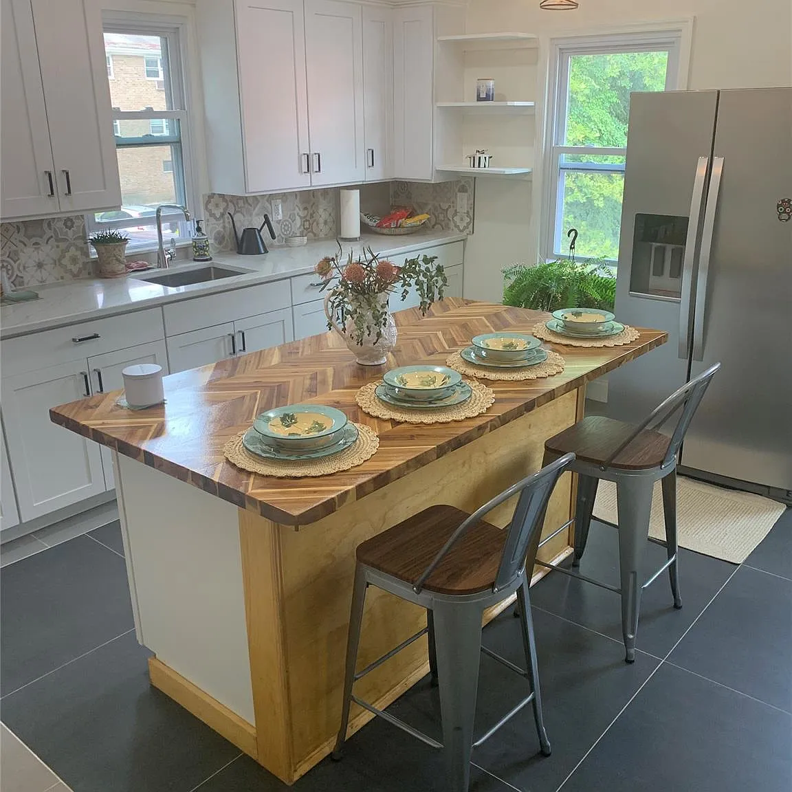 2 bed, 1.0 bath, 950 sqft, $2,700 — Photo 1