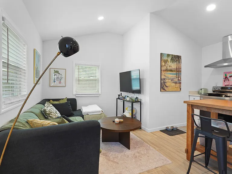 1815 E Derenne Ave #B — Photo 11
