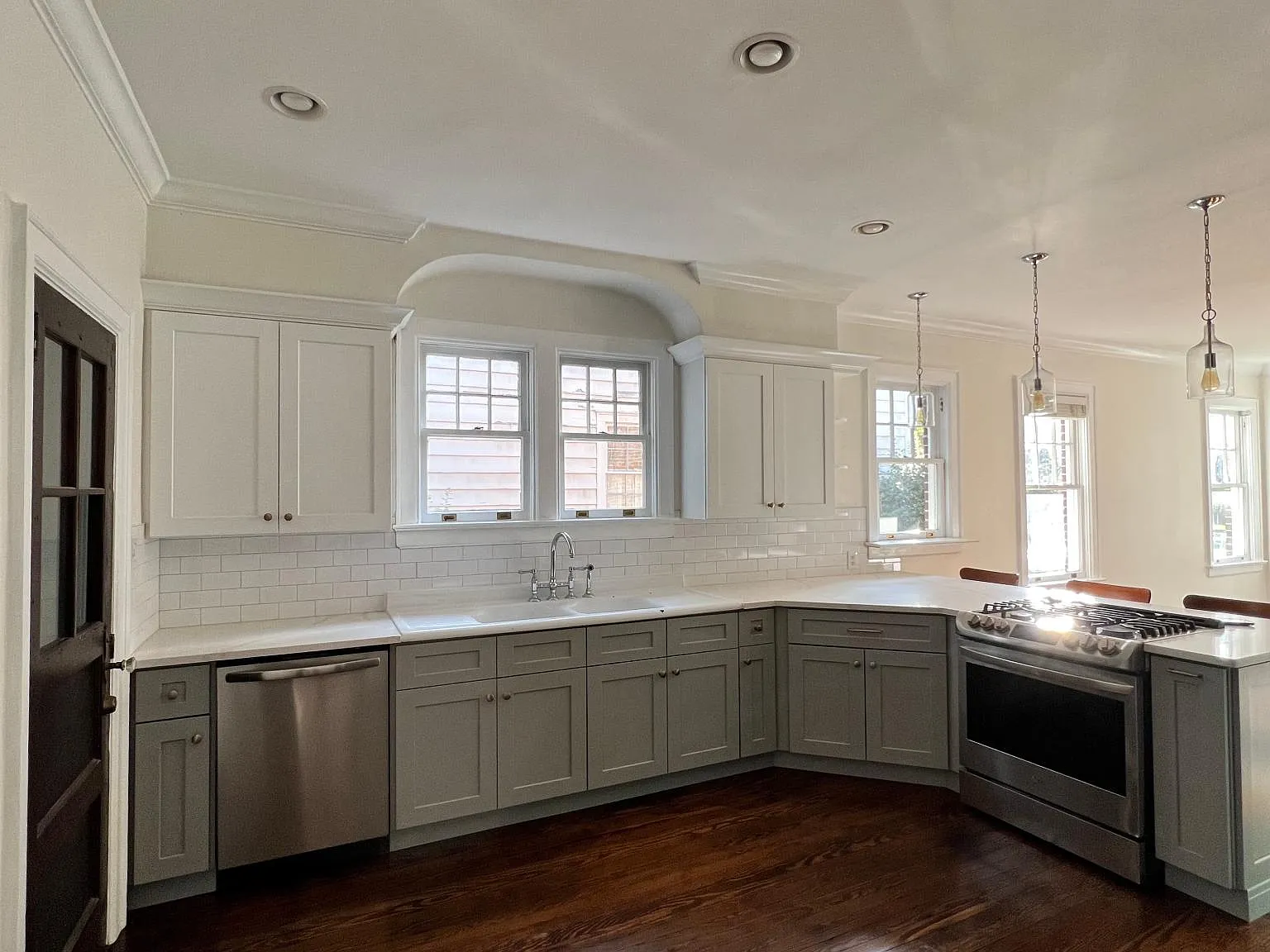 3 bed, 1900 sqft, $3,100 — Photo 4