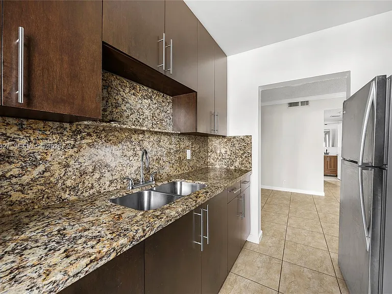 5420 Hollywood Blvd #202 — Photo 1