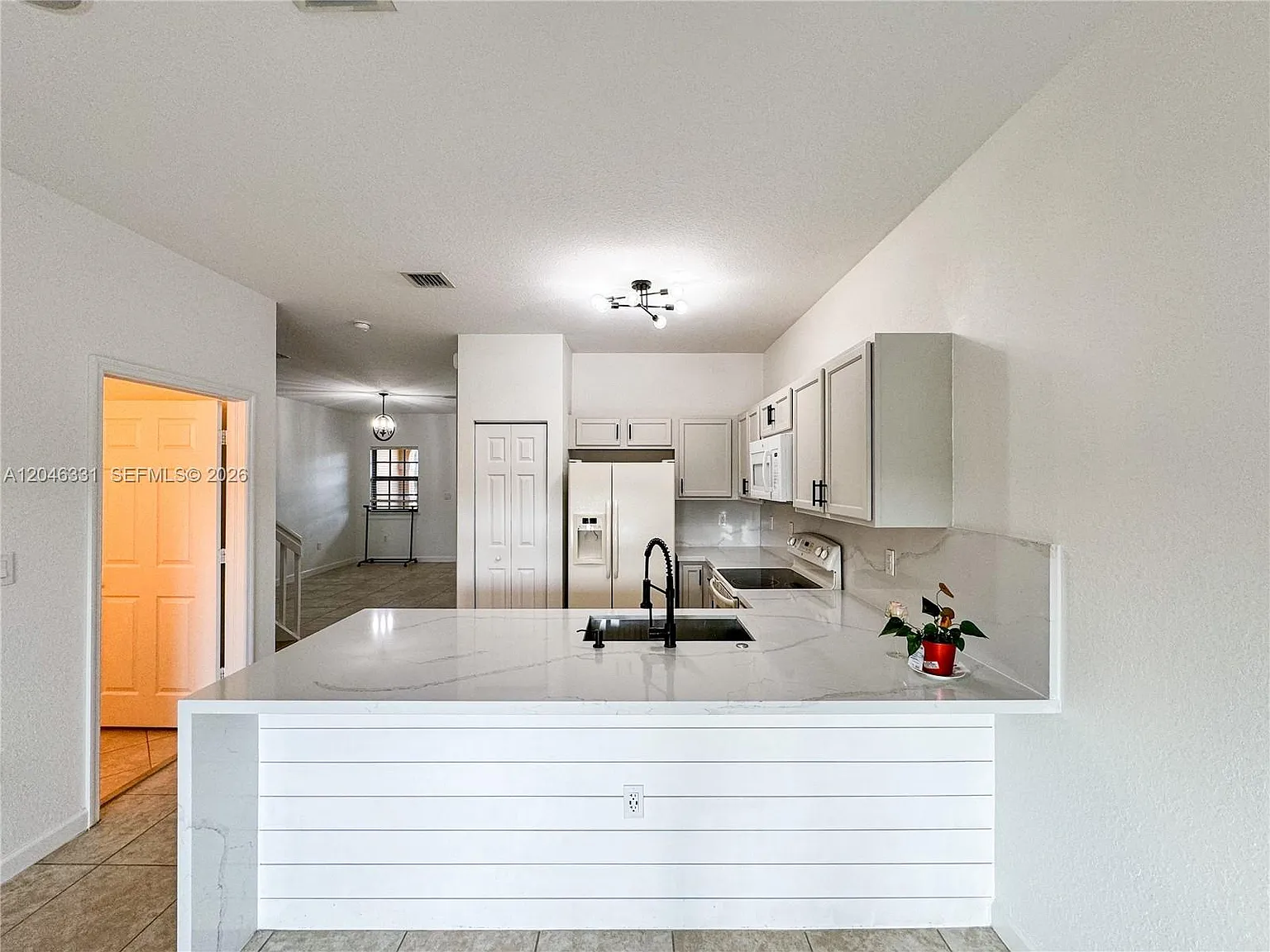 3 bed, 2.5 bath, 1628 sqft, $2,700 — Photo 4