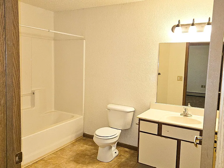 River Terrace Apartments — Photo 11