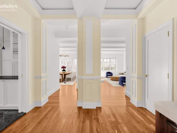 1049 Park Avenue image 1 of 15