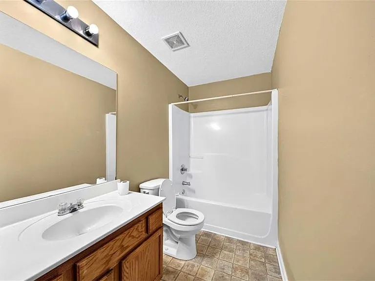 744 W Vincent Dr — Photo 24