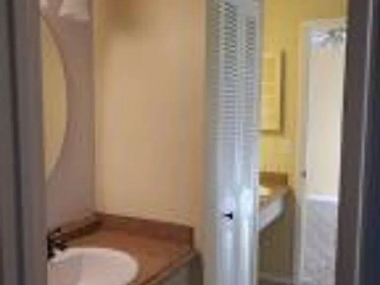 2300 Twelve Oaks Dr #B7 — Photo 15