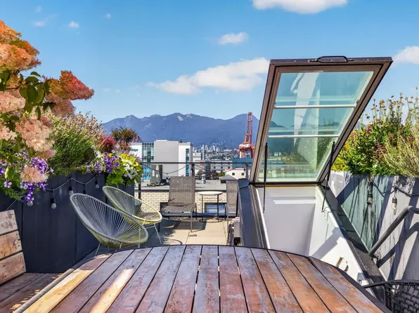 1647 E Pender St #305, Vancouver, BC V5L 1W2