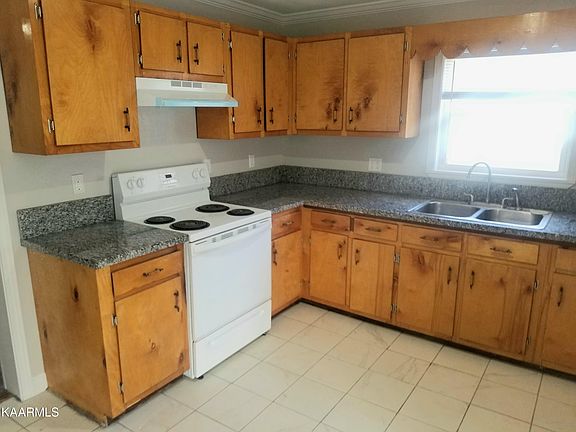 5th image of 212 N Douglas Ave