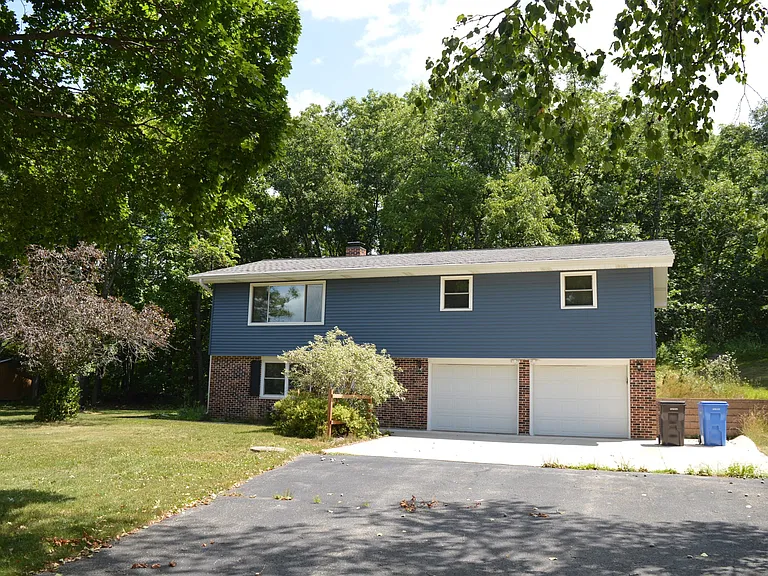 1870 Sand Ridge Ct — Photo 22