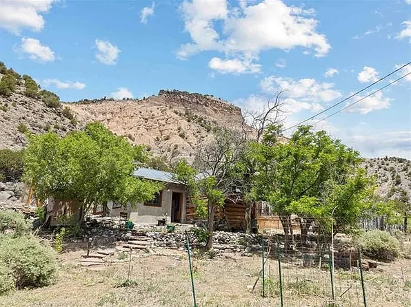 40 Dolores Rd, Embudo, NM 87531