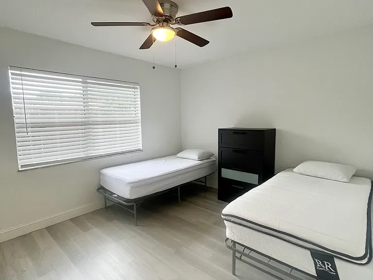 321 SW 14th St #3 — Photo 15