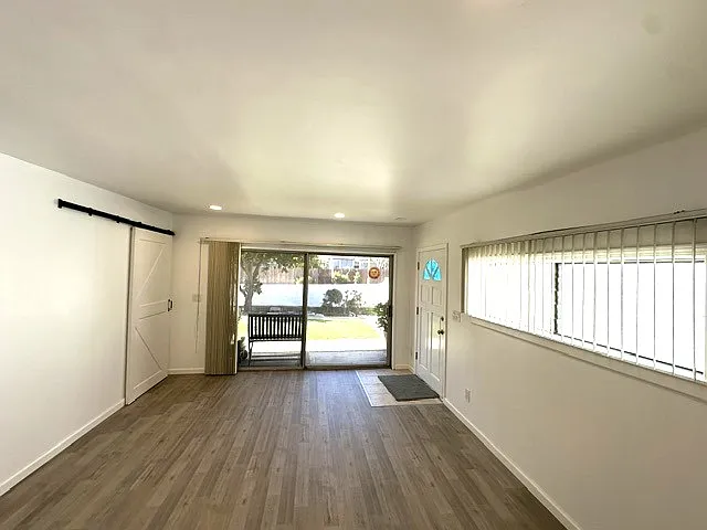 2122 Gramercy Ave #3 — Photo 2