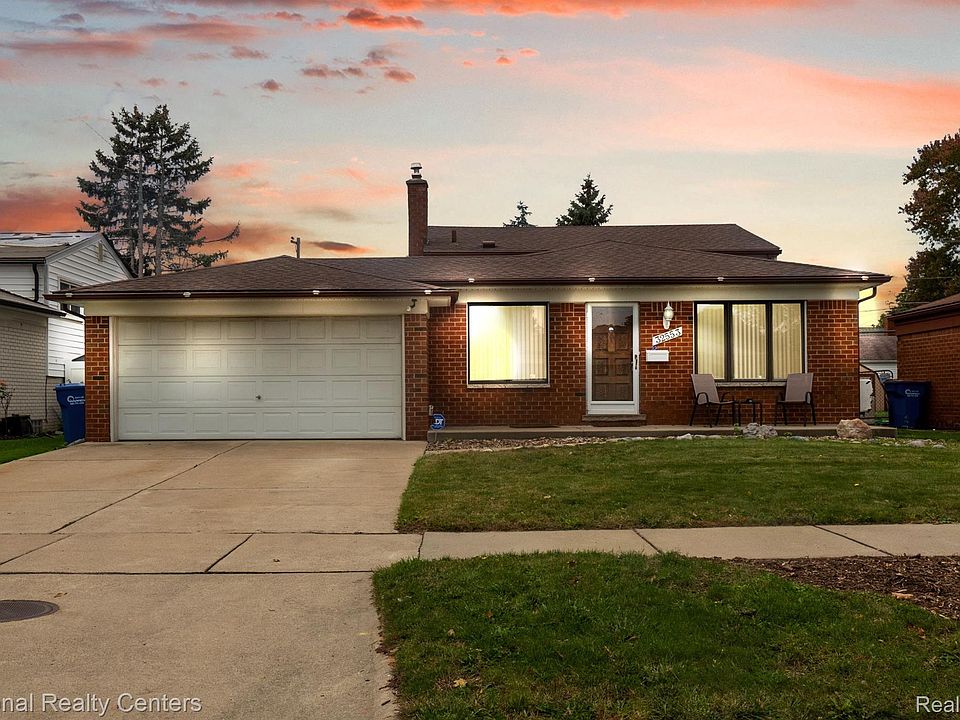 1st image of 32553 Beechwood Dr