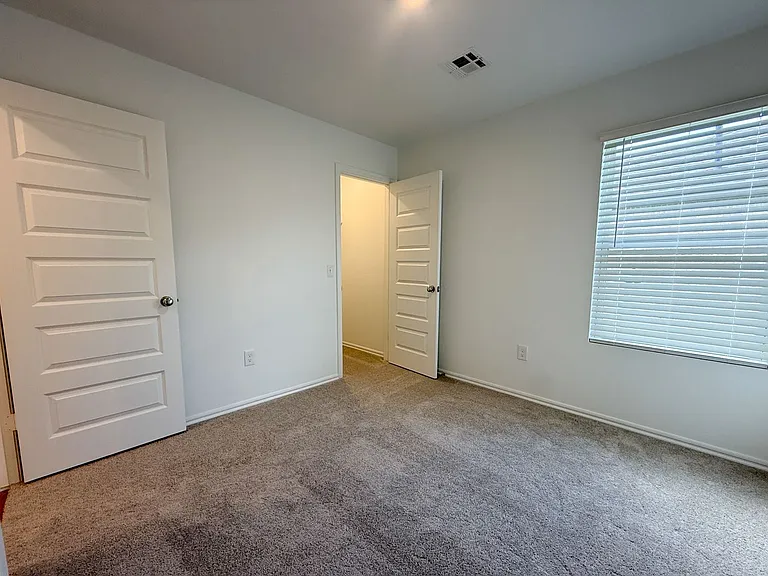 16309 Harvester Dr — Photo 20