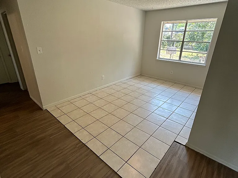 2300 Meadow Crst — Photo 1