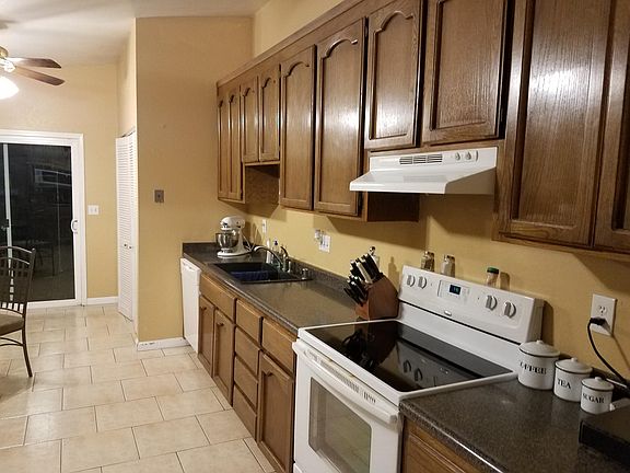 3rd image of 1833 Alamo Dr