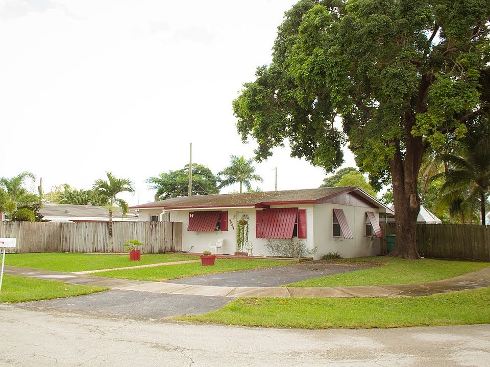 EXTERIOR FRONT CORNER