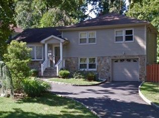 51 Cobblewood Rd, Livingston, NJ 07039