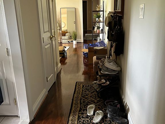 3rd image of 10505 Montrose Ave APT 203