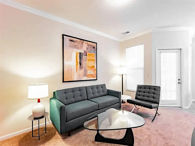 Elevate on Main — Photo 11