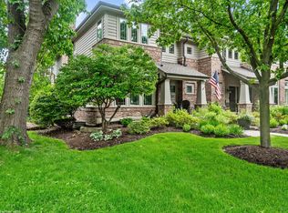 207 N Larch Ave, Elmhurst, IL 60126
