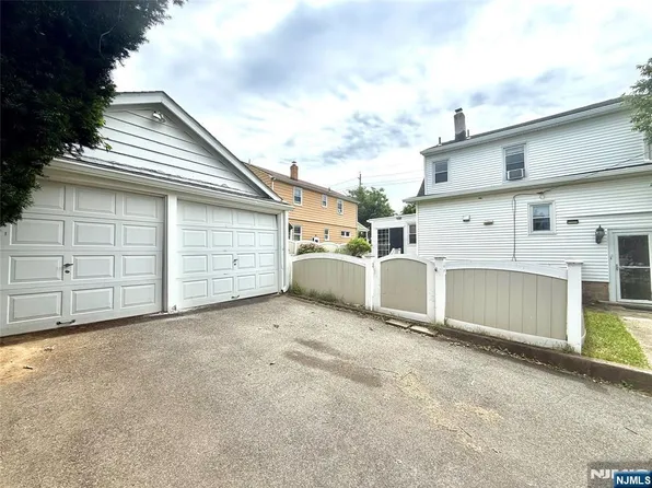 10-01 Berdan Ave, Fair Lawn, NJ 07410