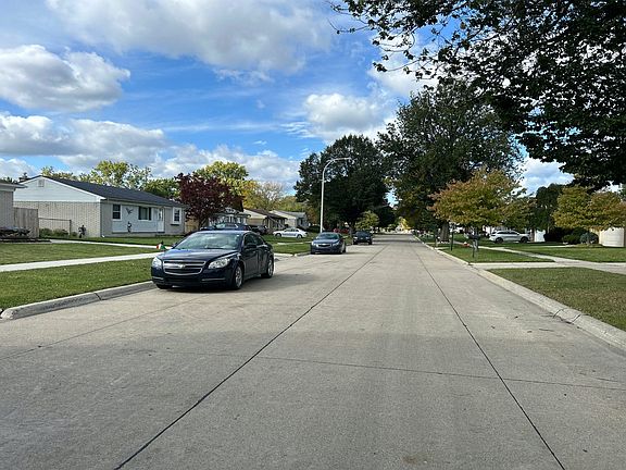 4th image of 18523 Blakely Dr